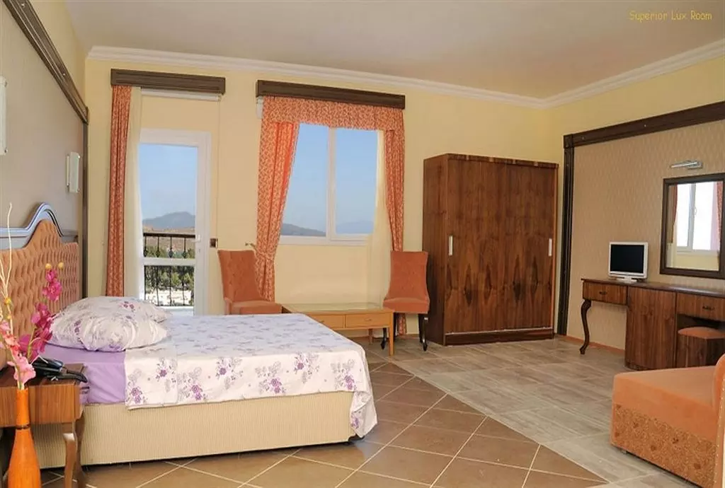 hotel flora suites kusadasi_shabavizparvaz_11.jpg